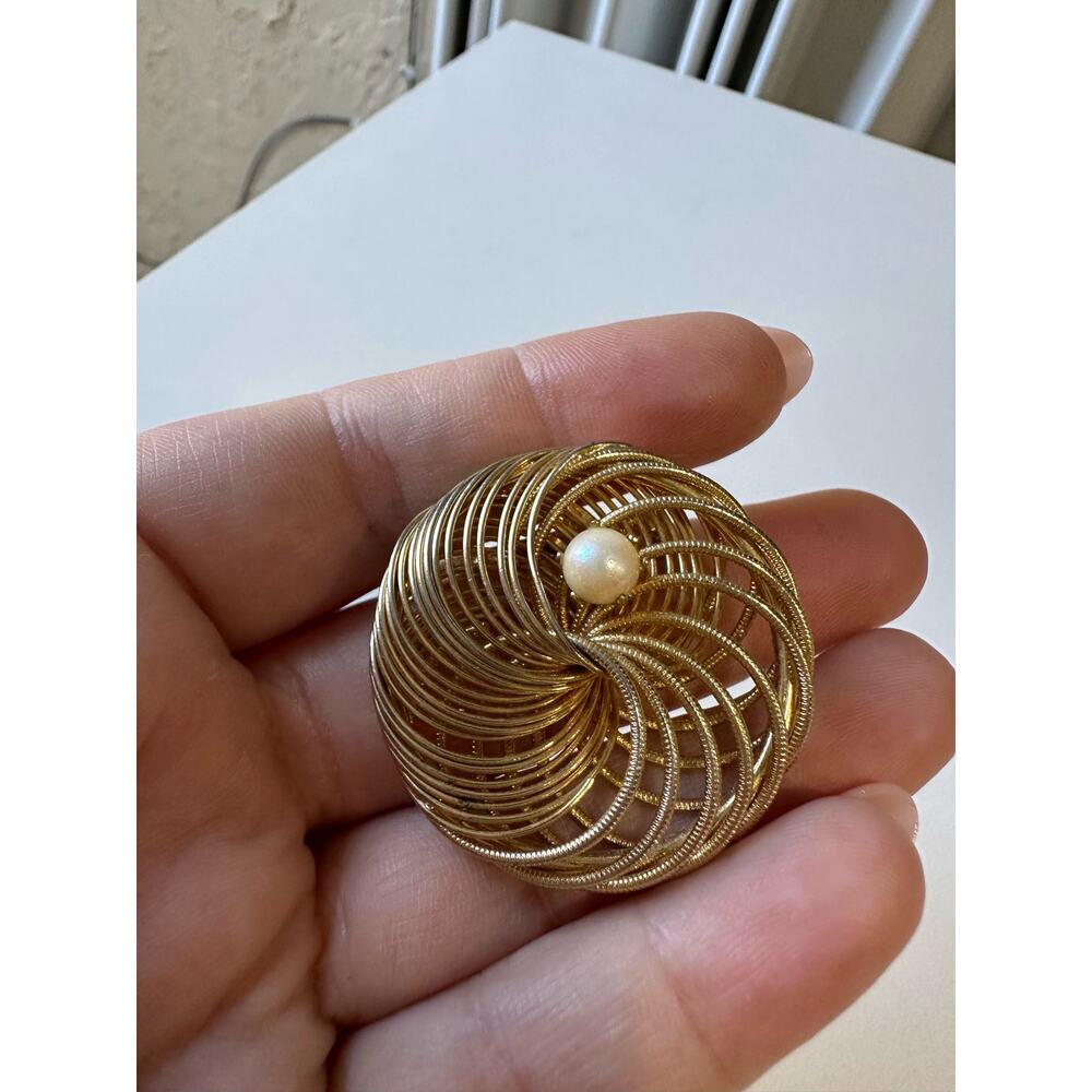Vintage Gold-Tone Spiral Brooch with Faux Pearl Accent | Elegant Swirl Design